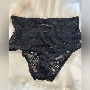 Black lace super high-rise briefs